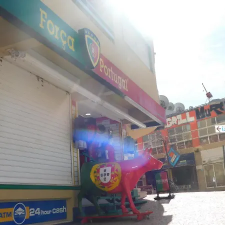 Daire Tropical Rocha *